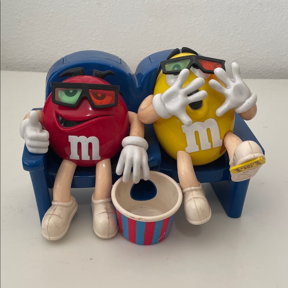 M&M'S Red and Yellow Movie Night Figures